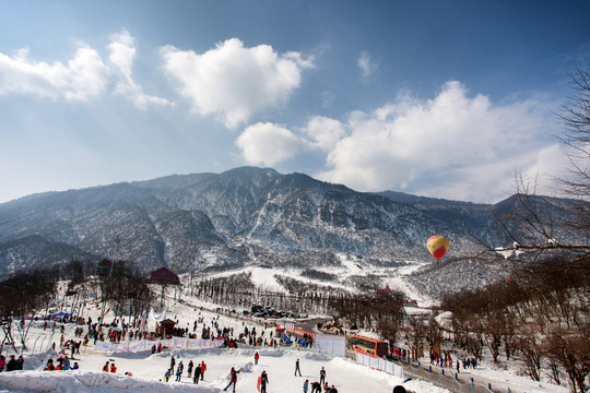 西嶺雪山滑雪場