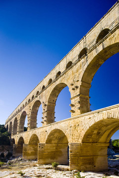 羅馬渡槽；Pont du Gard；朗格多克地區(qū)；法國(guó)