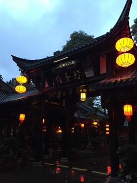 夜色下的古建筑