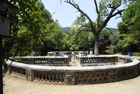 襄陽習(xí)家池