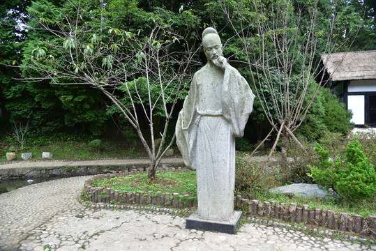 白居易雕像