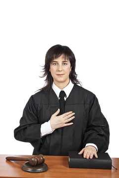 女法官宣誓