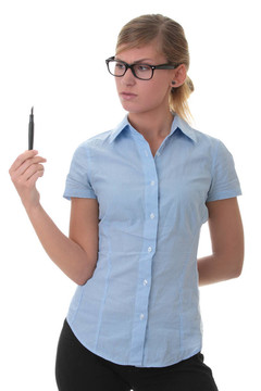 一位抱著筆的年輕女子的肖像