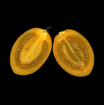 異國(guó)情調(diào)的黃色番茄果實(shí)
