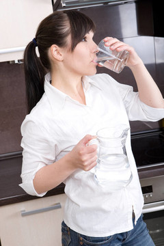 女人在廚房