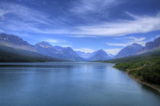 山上的湖