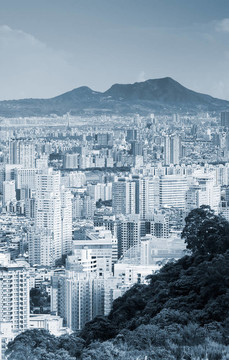 早晨城市景觀與山遙遠(yuǎn)
