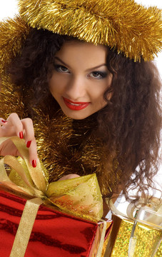 可愛(ài)的女人用紅色的圣誕禮物