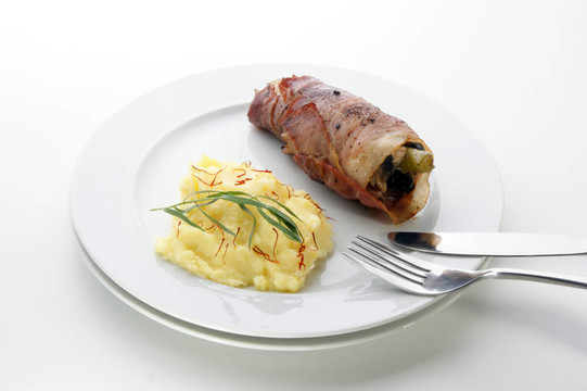 白土豆泥和雞肉卷