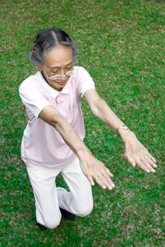 健康老年婦女運(yùn)動