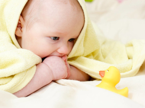 四個月的嬰兒