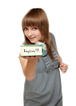 帶詞典英語的年輕女孩