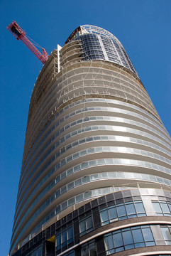 一個(gè)橢圓形的高層建筑工地