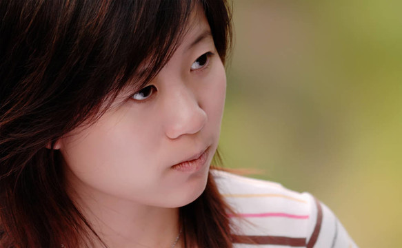 亞洲美麗的女孩在戶外