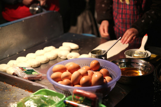 雞蛋灌餅小吃攤