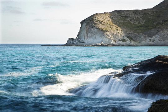 海岸上的長暴露浪