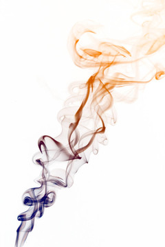 白色背景上的煙霧