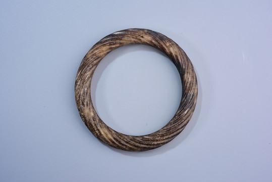 玉器 戰(zhàn)國絞絲紋玉環(huán)
