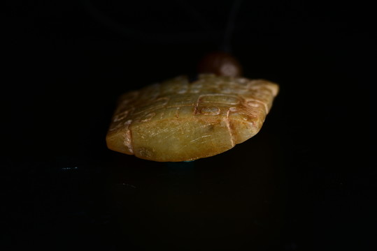 玉器 戰(zhàn)國卷云紋玉佩