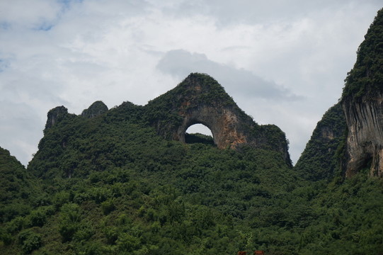 月亮山