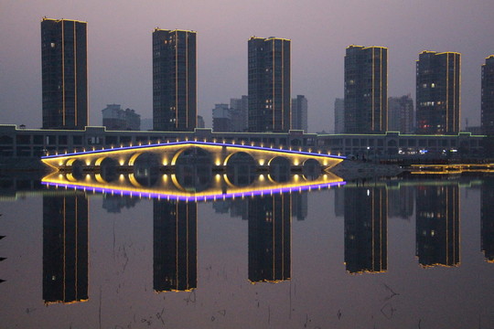 湖光夜色