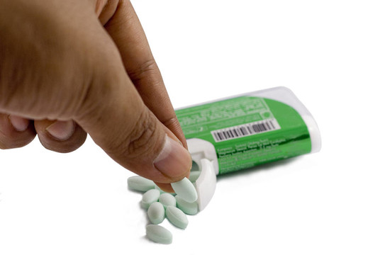 孤立的手和Pill