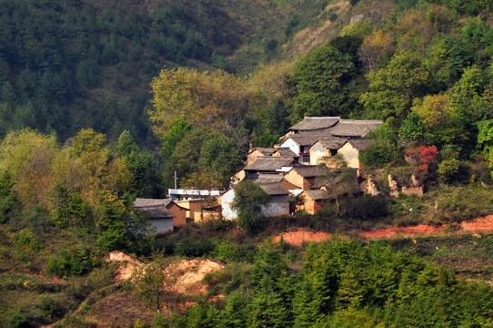 山鄉(xiāng)民居