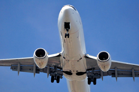 航空運(yùn)輸：乘飛機(jī)