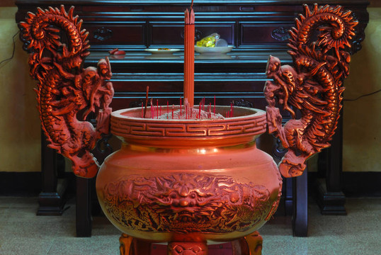 它是一個(gè)中國(guó)式的香燃燒器。