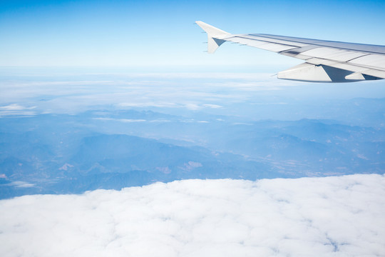 機翼和天空