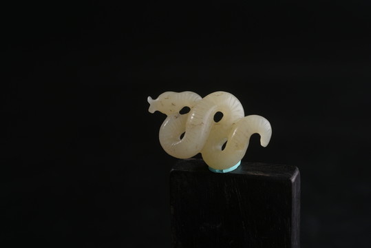 古白玉 遼金靈蛇