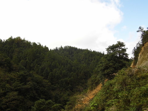 大山與藍(lán)天