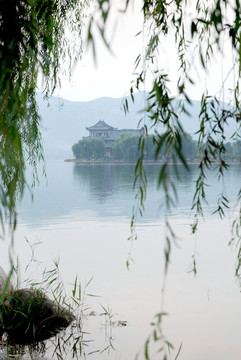 湖畔古建