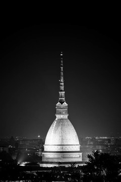 夜里的Mole Antonelliana
