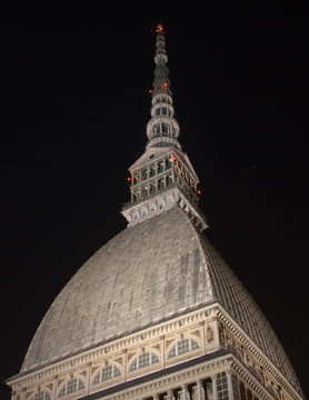夜里的Mole Antonelliana