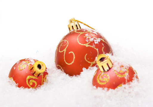 白雪覆蓋的圣誕球
