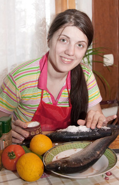 女孩是腌鯡魚
