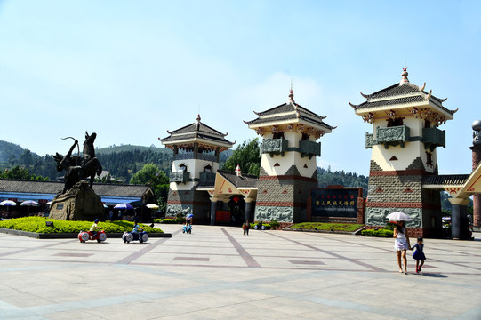 涼山民族風(fēng)情園