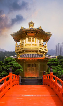 紅橋黃金佛教塔