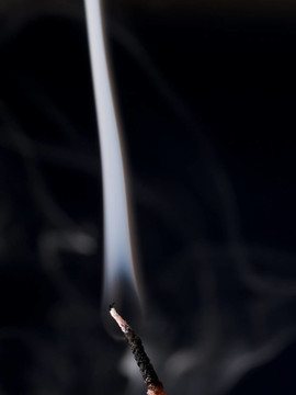 冒煙的燈芯