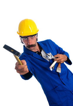 高飛建筑工人展示他的工具