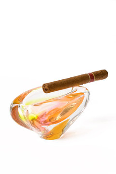 古巴雪茄的煙灰缸