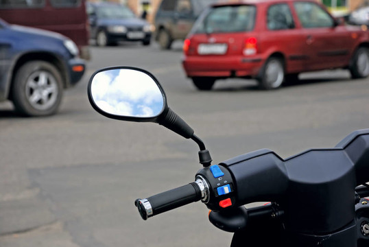 小型摩托車
