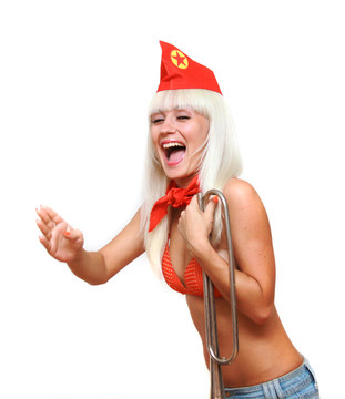 宏偉的女孩在一個紅色的圍巾
