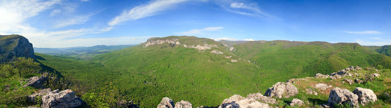 夏季克里米亞山全景（烏克蘭）。大峽谷左側(cè)大峽谷。