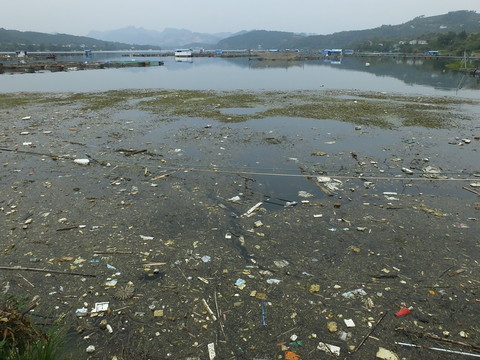 清江網(wǎng)箱養(yǎng)魚