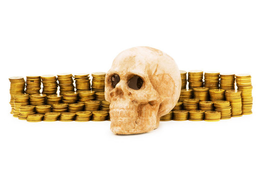 骷髏與硬幣的死亡與金錢概念