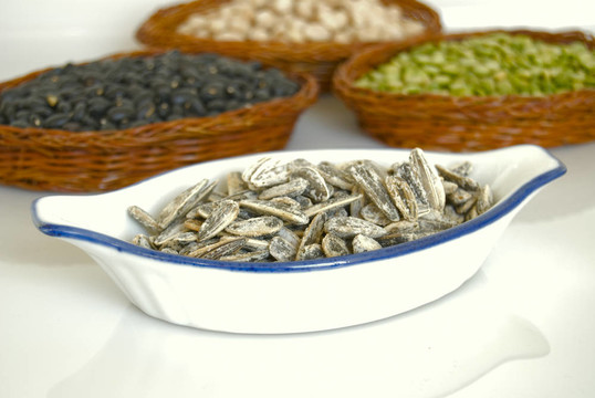 小扁豆；豆和豌豆在板分離