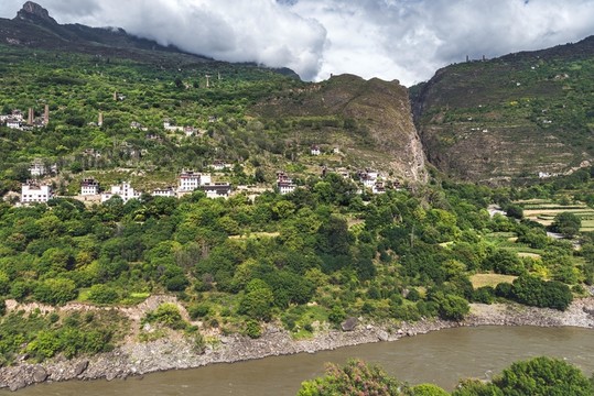 四川丹巴梭坡碉樓