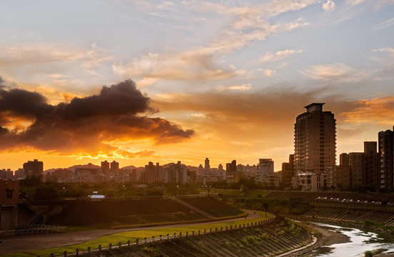 城市的日落